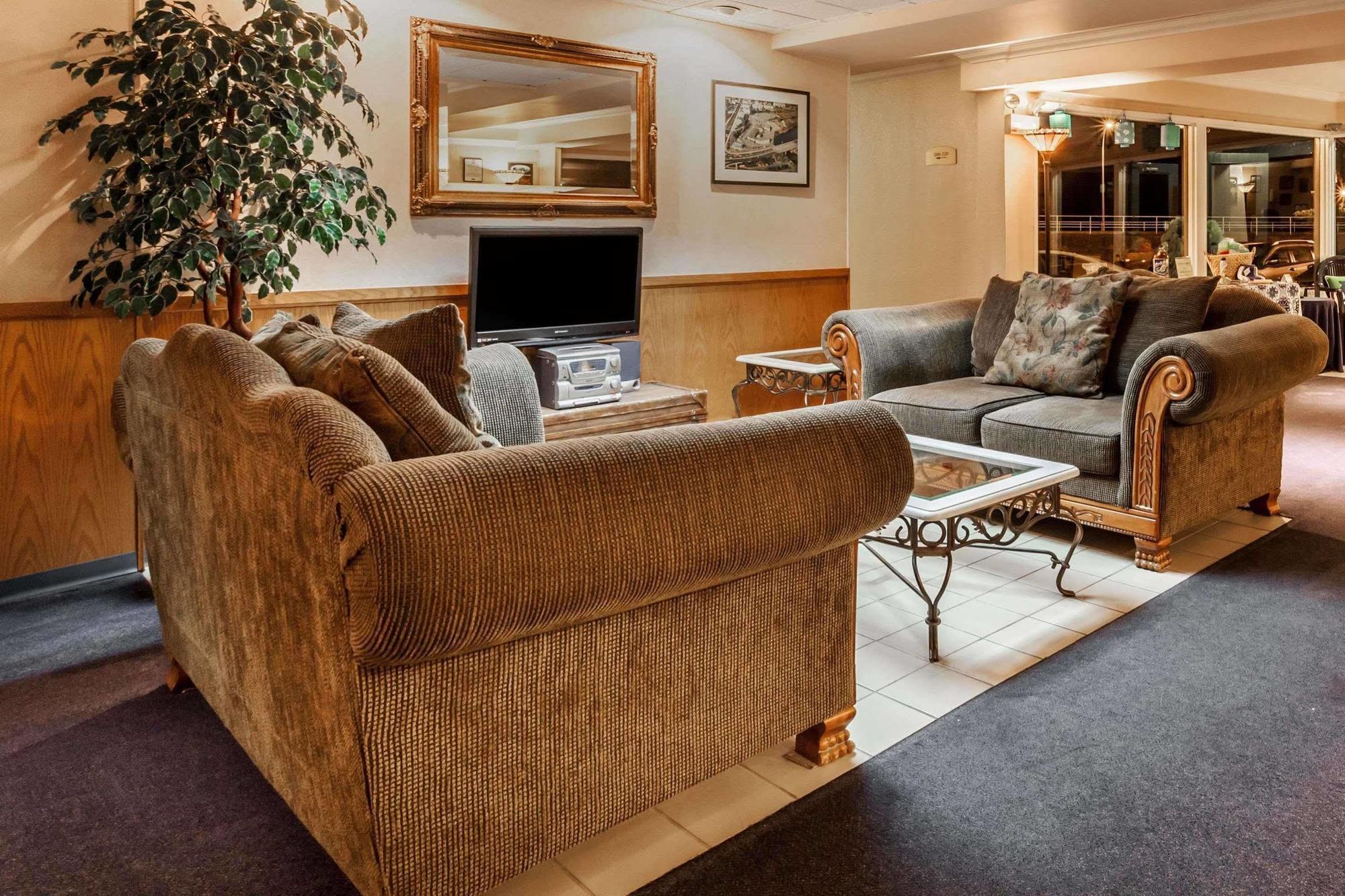 Howard Johnson By Wyndham Nanaimo Harbourside Экстерьер фото