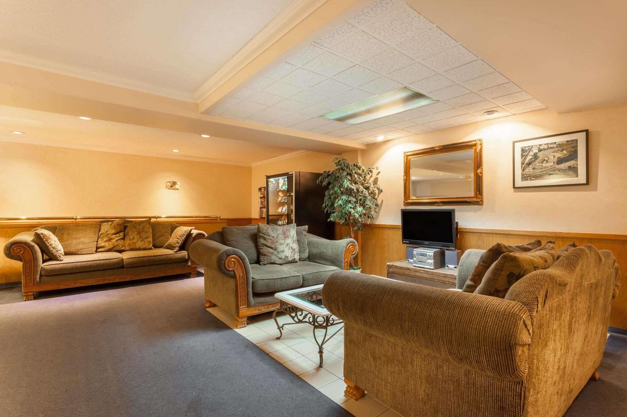 Howard Johnson By Wyndham Nanaimo Harbourside Экстерьер фото