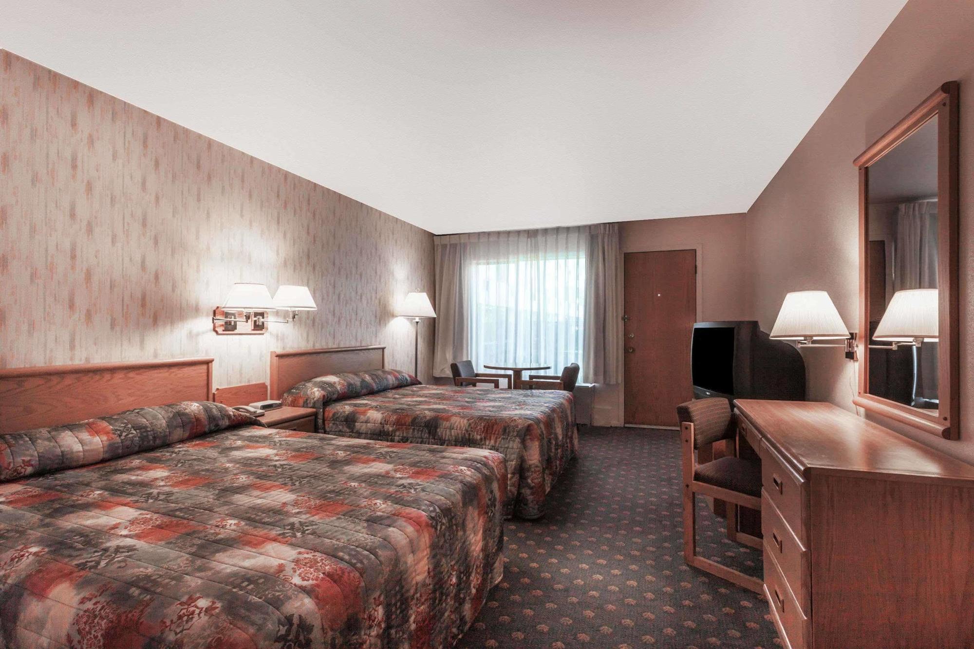 Howard Johnson By Wyndham Nanaimo Harbourside Экстерьер фото
