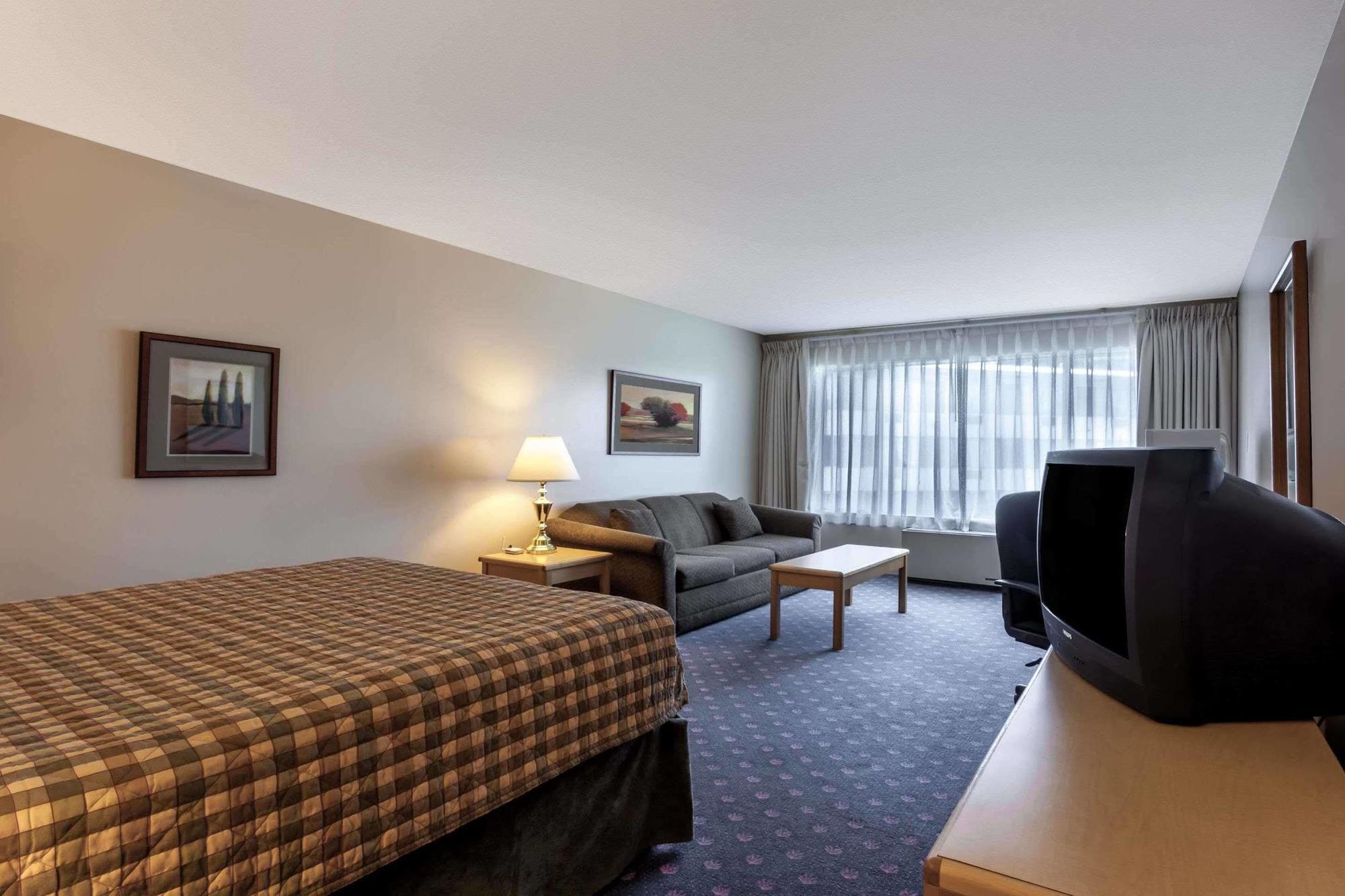 Howard Johnson By Wyndham Nanaimo Harbourside Экстерьер фото