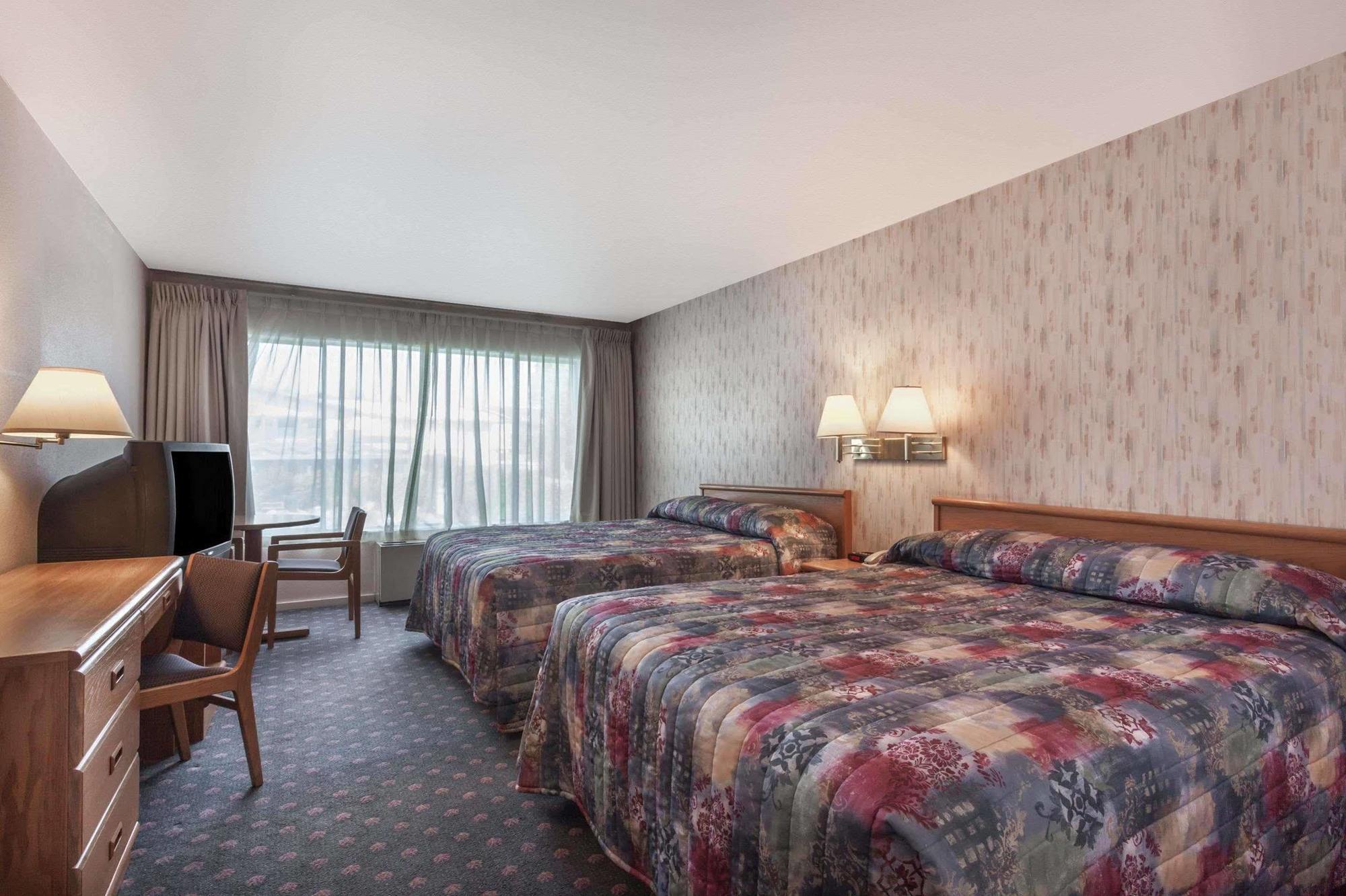 Howard Johnson By Wyndham Nanaimo Harbourside Экстерьер фото