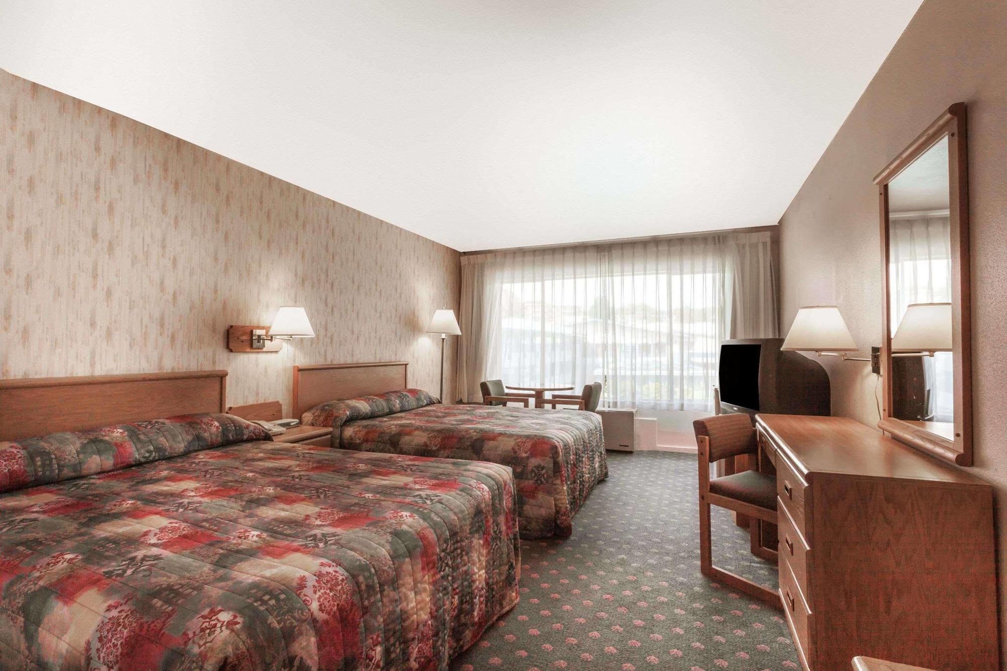 Howard Johnson By Wyndham Nanaimo Harbourside Экстерьер фото