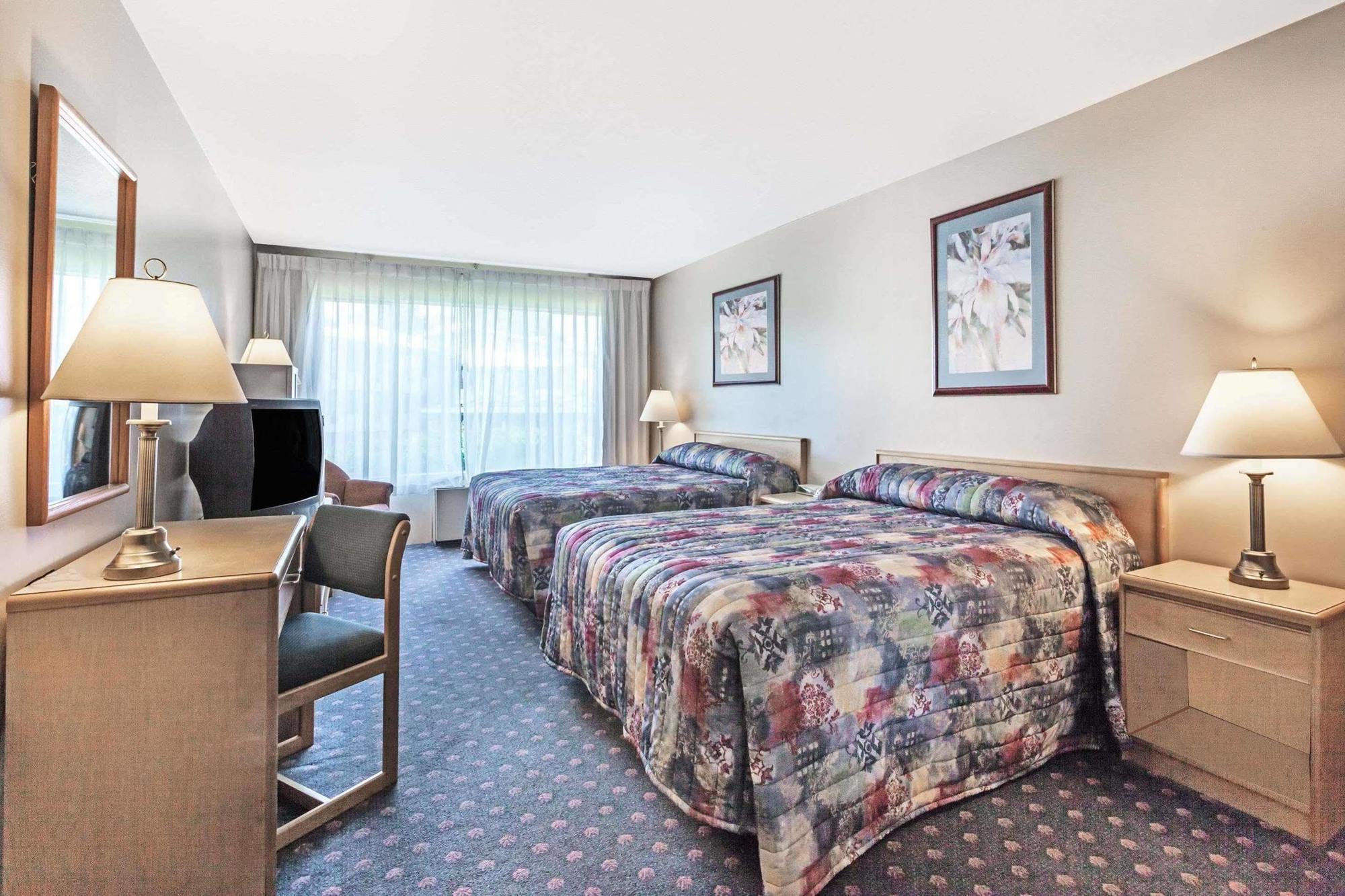 Howard Johnson By Wyndham Nanaimo Harbourside Экстерьер фото