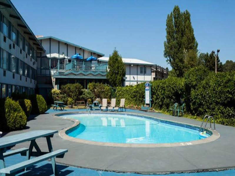Howard Johnson By Wyndham Nanaimo Harbourside Экстерьер фото